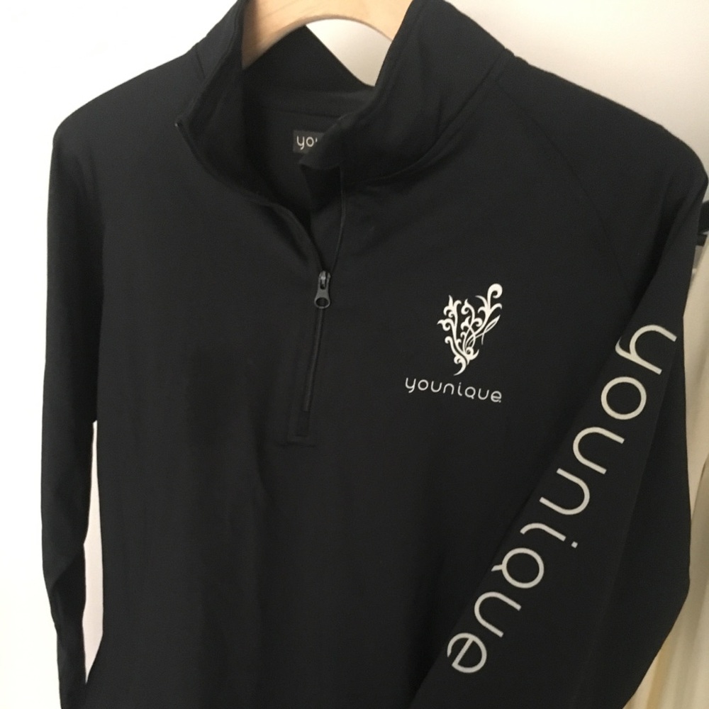 Younique black half zip jacket • thumb holes • L